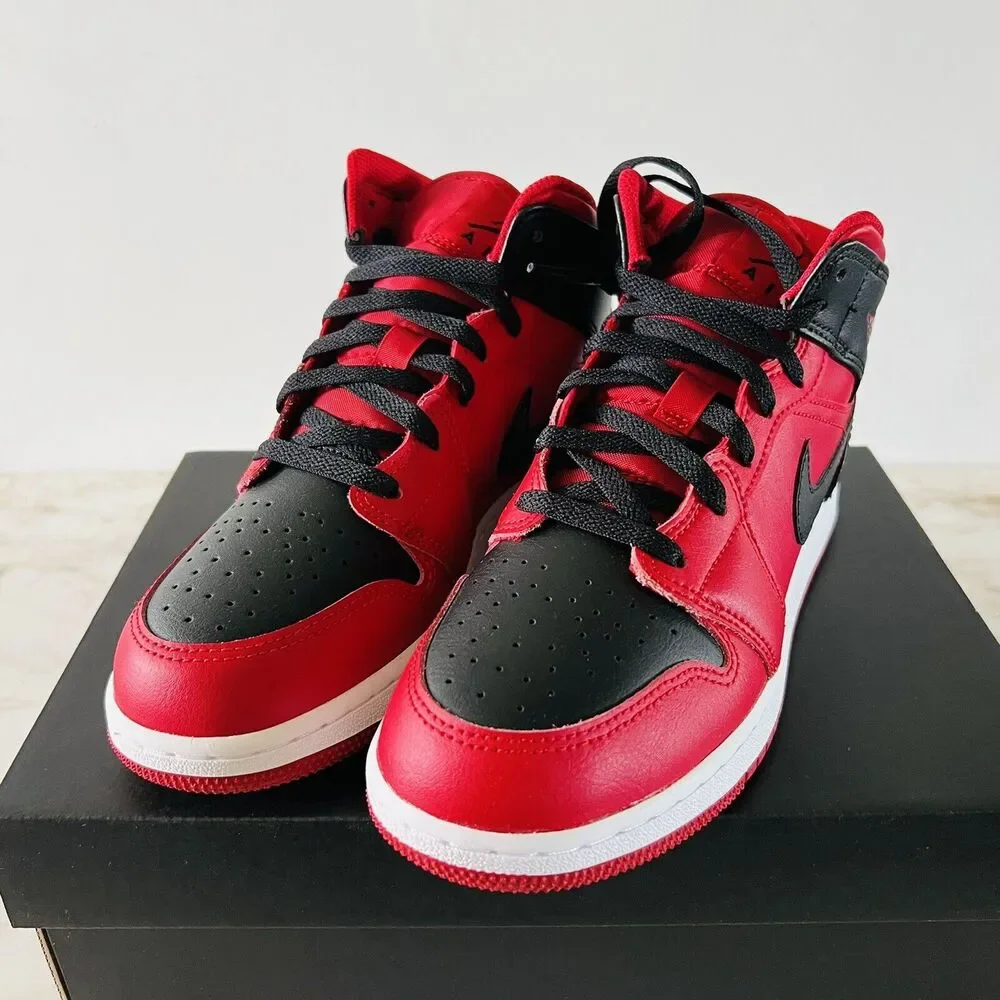 NIKE Air Jordan 1 Mid Gym Red/White/Black - M 5.5 Y (7 W)